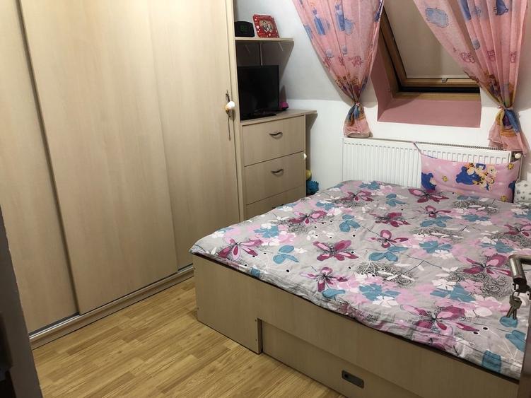Proprietar vand apartament cu 2 camere la mansarda zona Dambovita - 1