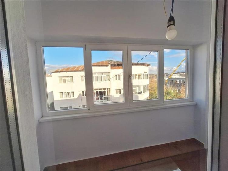 Apartament cu 3 camere decomandat în Mioriței