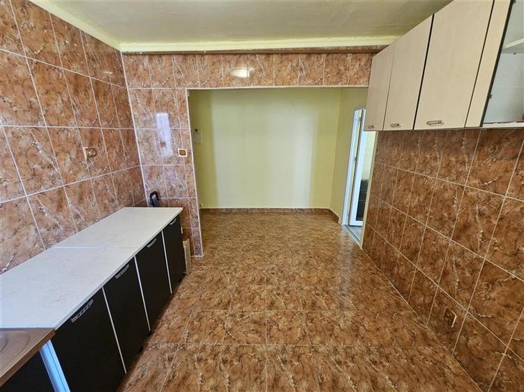 Apartament cu 2 camere semidecomandat, mobilat în Micro III