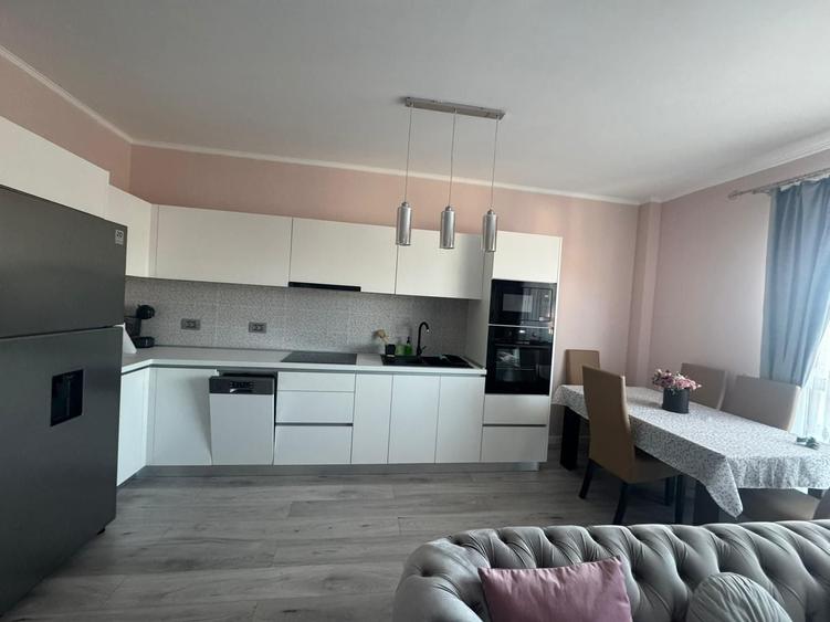 Apartament cu 2 camere decomandat în Spitalul Județean