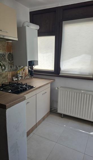 Apartament cu 4 camere decomandat în Crângași