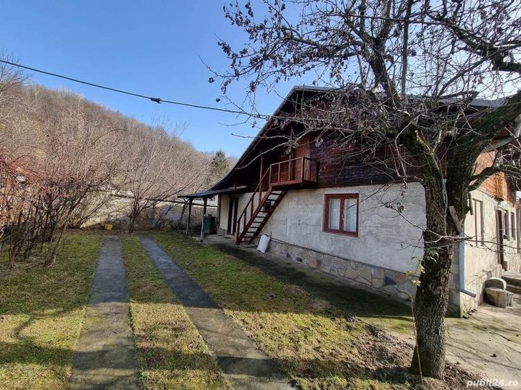 Casă cu 3 camere cu Teren 1523 Mp în Cărbunești