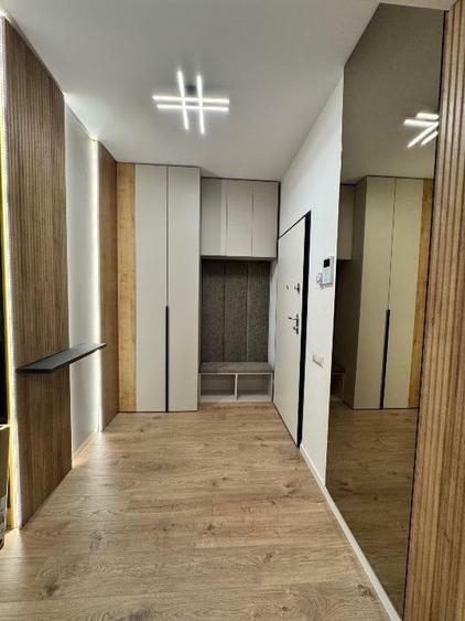 Apartament cu 3 camere semidecomandat, mobilat în Pipera