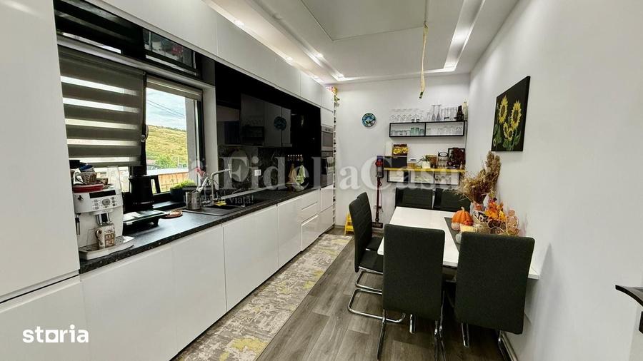 Casă cu 5 camere cu Teren 600 Mp în Aroneanu