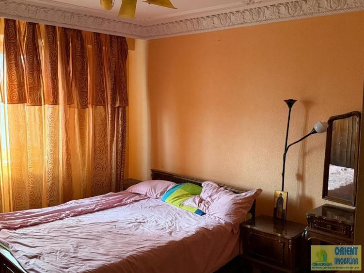 Apartament cu 3 camere decomandat în Km 4-5