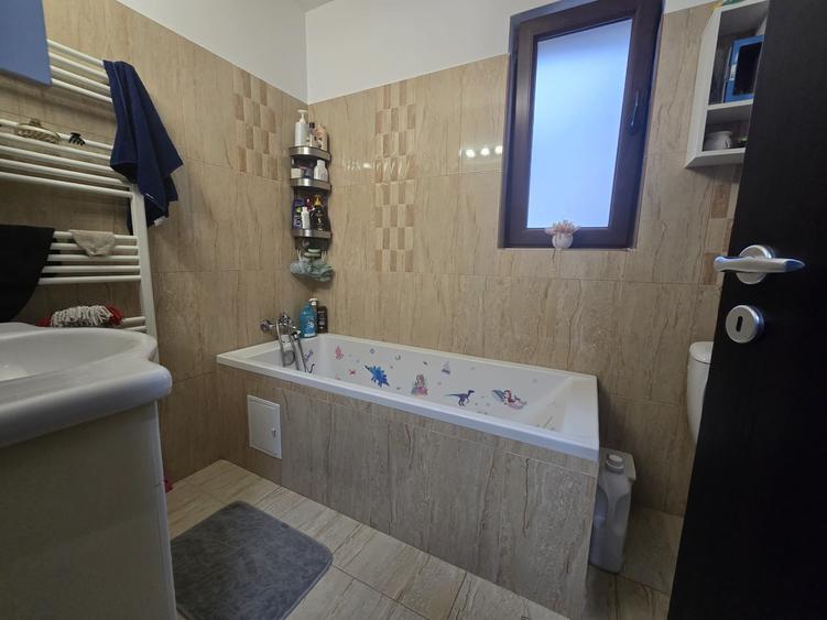 Apartament cu 4 camere decomandat, mobilat în Popas Păcurari