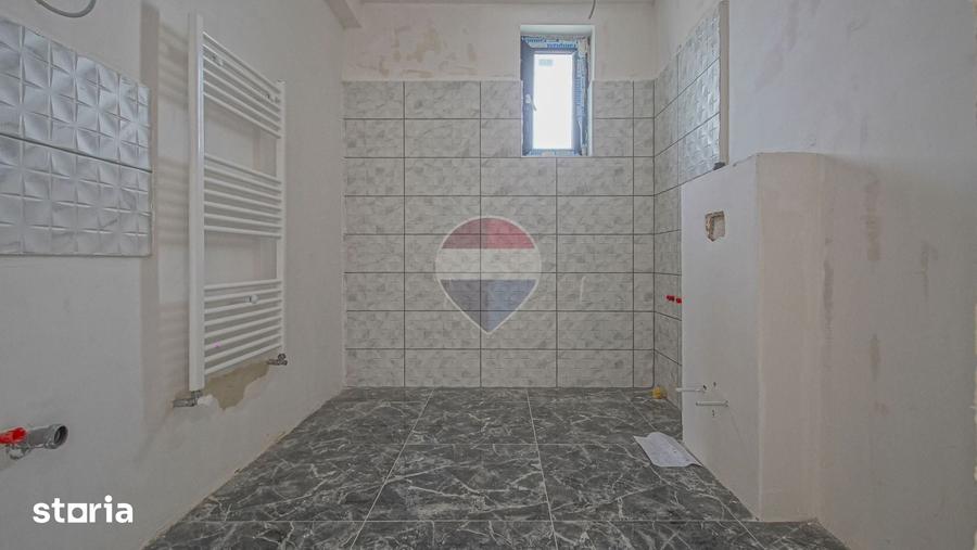 Casă cu 4 camere cu Teren 500 Mp în Stupini