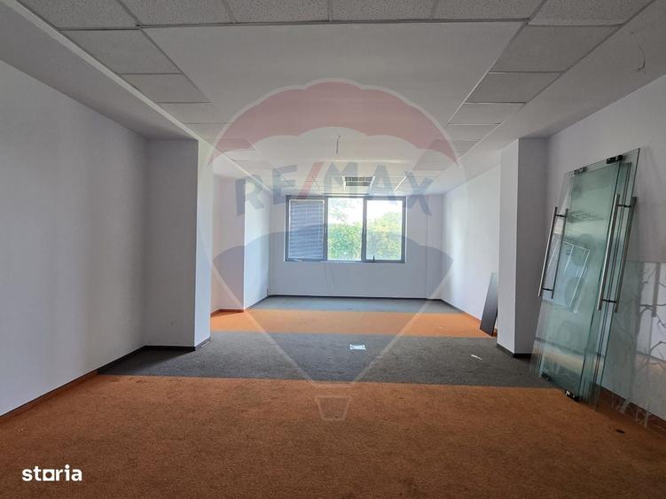 Spațiu comercial, de 1,300 mp, în Sud