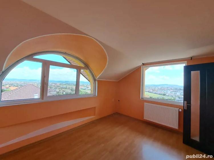 Casă cu 5 camere cu Teren 1040 Mp în Unirii