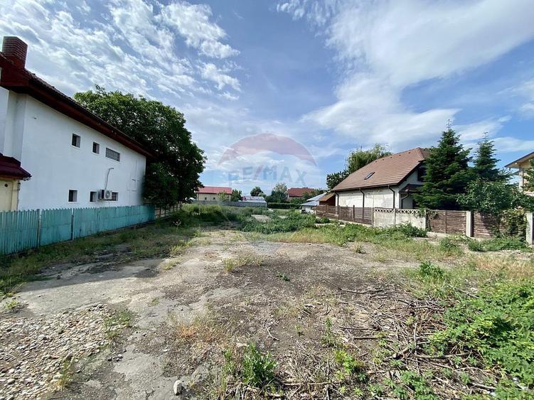 Teren de 1736 mp, în Central