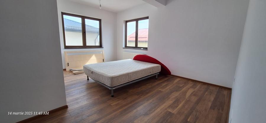 Casă individuală cu 8 camere cu Garaj în Berceni
