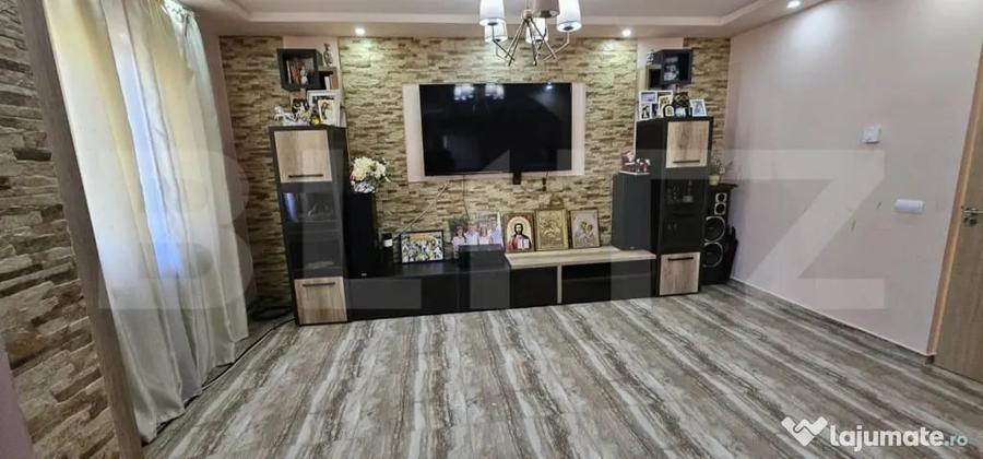 Casă cu 5 camere cu Teren 1300 Mp în Valea