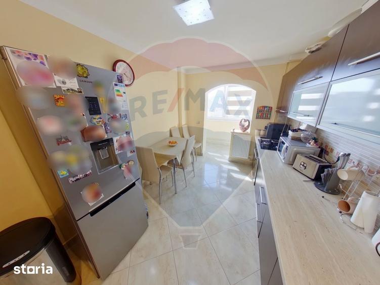 Apartament cu 4 camere de vanzare, Pia?a 1 Decembrie 1918 - 3