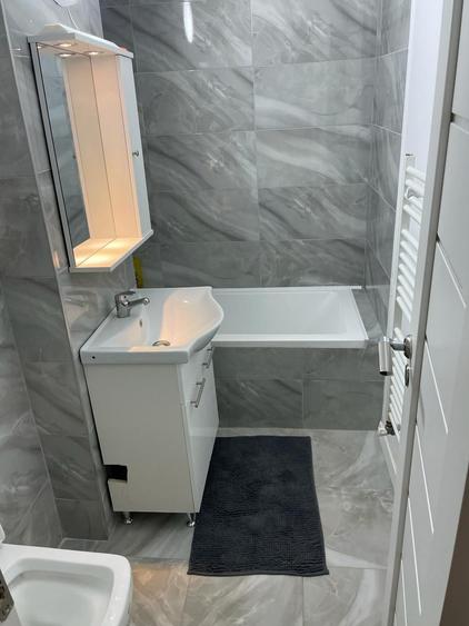 Apartament cu 3 camere decomandat în Petru Rareș