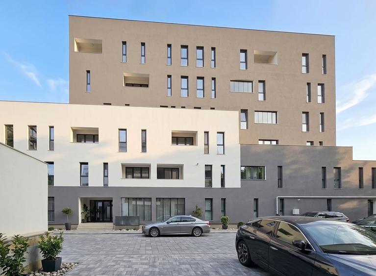 Apartament cu 4 camere semidecomandat în Timpuri Noi