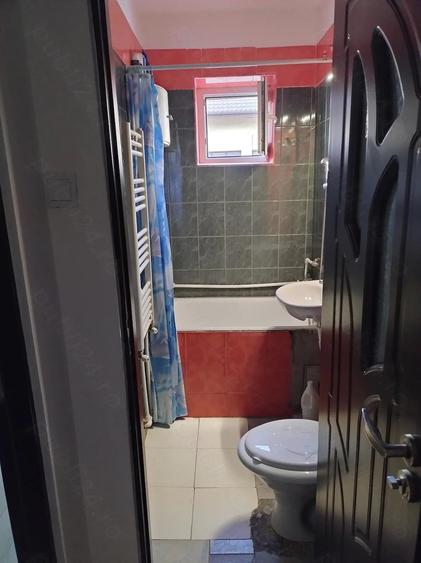 Apartament cu 2 camere semidecomandat în Titu