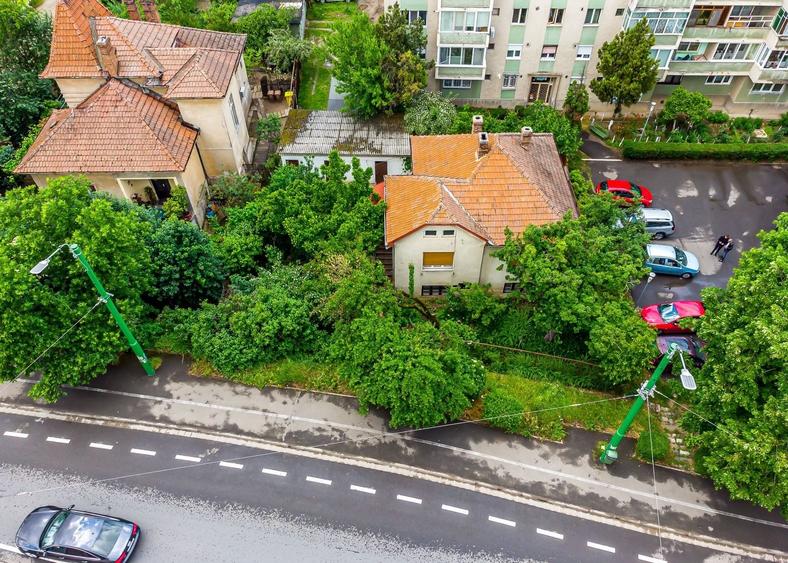 Casă individuală cu 4 camere cu Canalizare în Romanilor