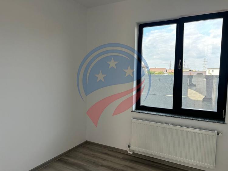 Casă individuală cu 4 camere cu Canalizare în Exterior Est