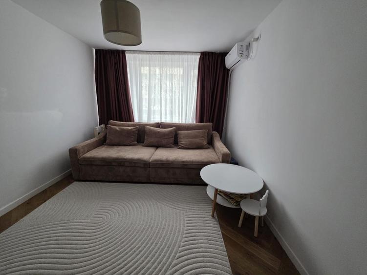 Apartament cu 3 camere semidecomandat, mobilat în Obor