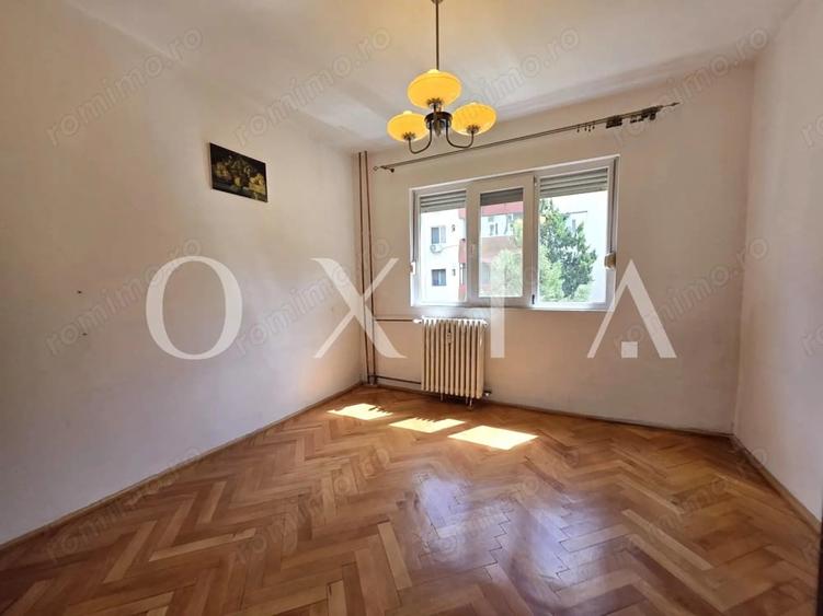 Apartament cu 3 camere semidecomandat în Girocului