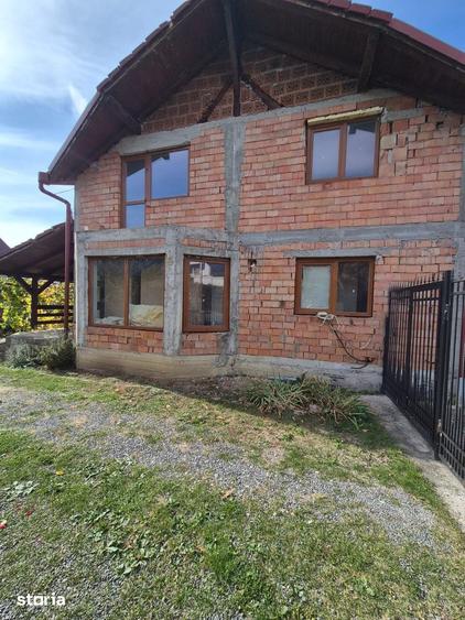 Casă cu 4 camere cu Teren 404 Mp în Central