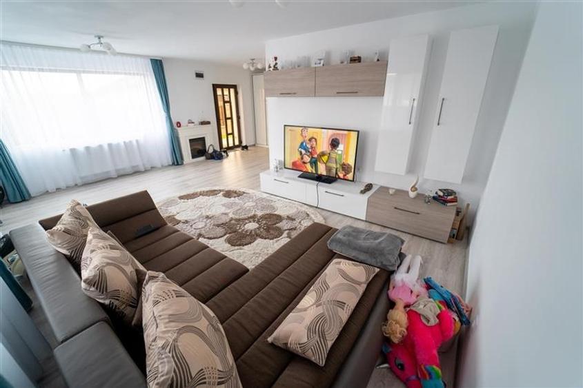 Casa standarde ridicate, la cheie  , 4 + camere, cu garaj atasat de casa si 410 - 3