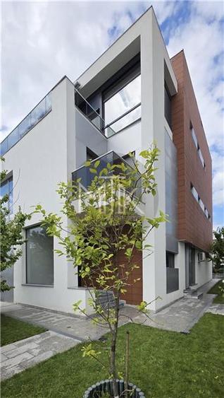 VILA DE LUX 8 camere, acces la lac privat | BANEASA - 1