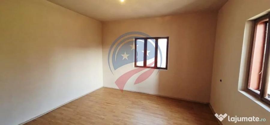 Casă cu 3 camere cu Teren 7952 Mp în Brădești