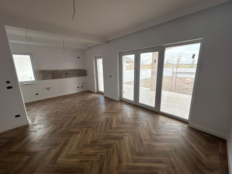 De vanzare duplex la cheie, liber, ocupabil imediat, 4 dormitoare, 3 bai - 2