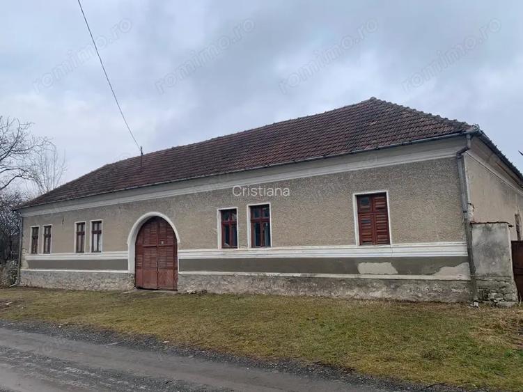 Casa mare la ?ara cu teren generos in zona superba Casa mare la ?ara cu teren generos in zona superba