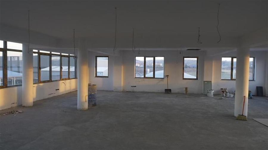 Se inchiriaza spatiu cu caracter multifunctional, in zona Mureseni - 1