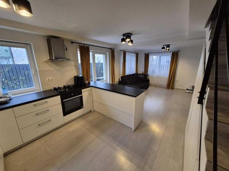 Duplex cu 3 camere cu Canalizare în Triaj