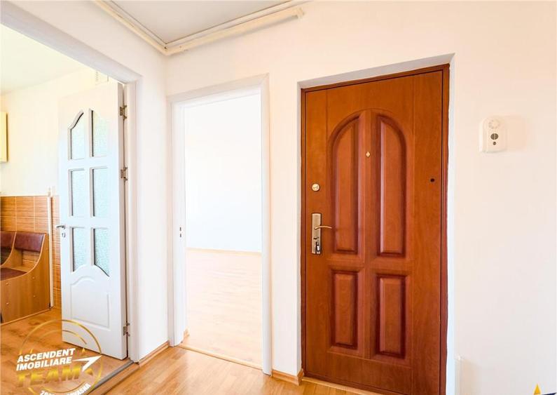 Apartament 3 camere luminos,decomandat, renovat in cartier L - 1