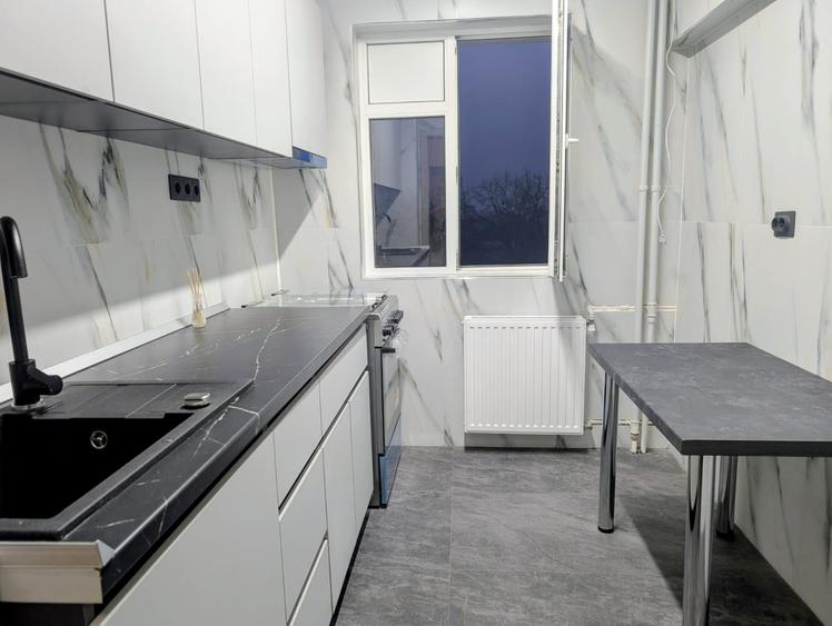 Renovat,mobilat si utilat,totul nou,bloc izolat,curat,la 3 min-metrou,5 min-parc - 5