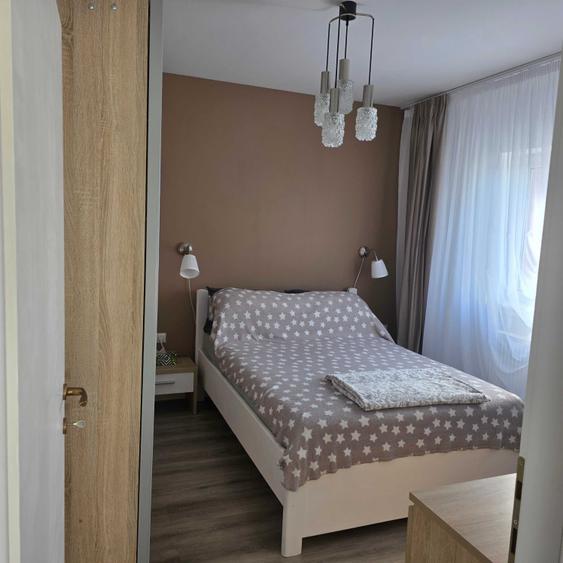 Apartament cu 3 camere decomandat în Exterior Vest