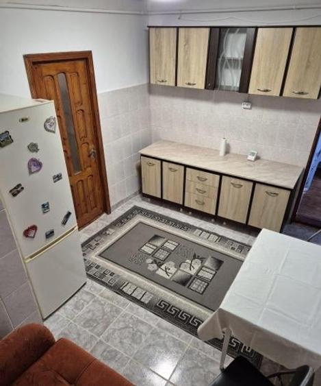 Apartament cu 2 camere de închiriat, zona KM 4-5 - 7