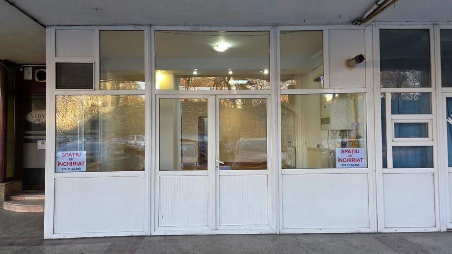Inchiriez spatiu comercial,40 mp,Rm.Valcea,central,str.G-ral Magheru,langa BCR - 2