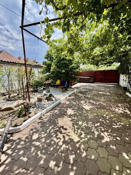 Casa individuala - zona Calea Dumbravii - 2 intrari separate - 4