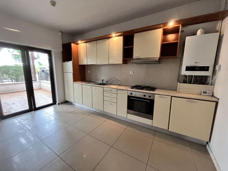 VILA CU 5 CAMERE LA INCHIRIERE PE MALUL LACULUI STRAULESTI - 9