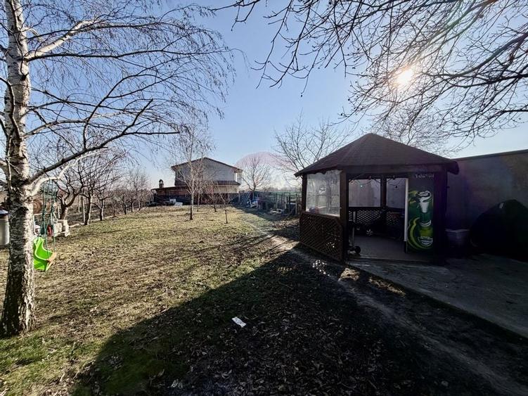 Casă / Vilă cu 4 camere de vânzare - 23