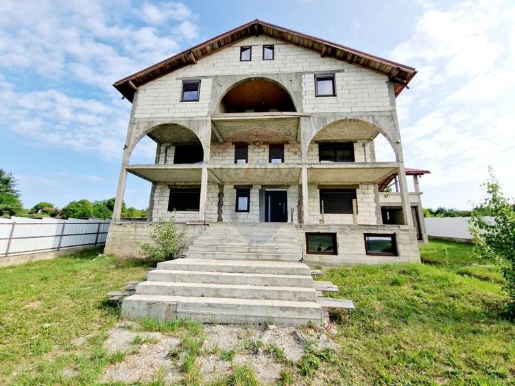 Casă spațioasă S+P+1E+M și teren generos 1664 mp - 45