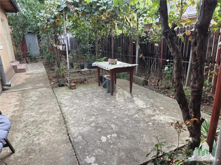 In exclusivitate Piata Veteranilor casa individuala 7 min de metrou - 8