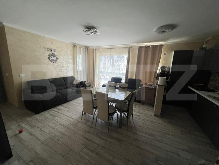 Apartament de vanzare, cu 3 camere, 92 mp, parcare, intermediar, zona VIVO - 1