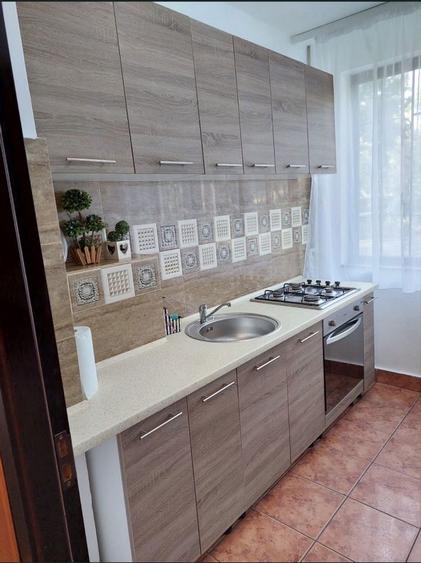 Vand Apartament 2 camere semidecomandat Cameliei bl 42 - 7