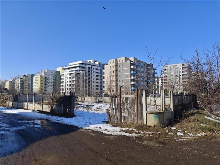 Vanzare teren intravilan in zona Tractorul Vis a Vis de Coresi Mall - 1