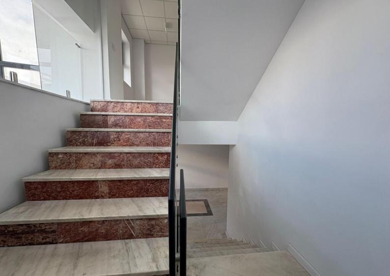 Spa?iu birou *94 mp - ultracentral * - trafic intens - 6