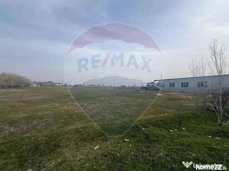 Teren de 18271 mp, în Industrială