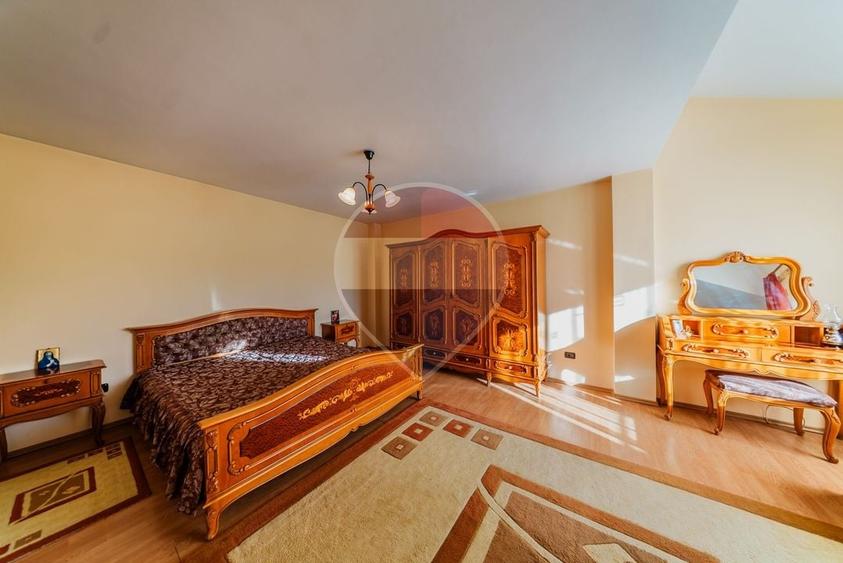 Casă individuală cu 14 camere cu Teren 1282 Mp în Micălaca