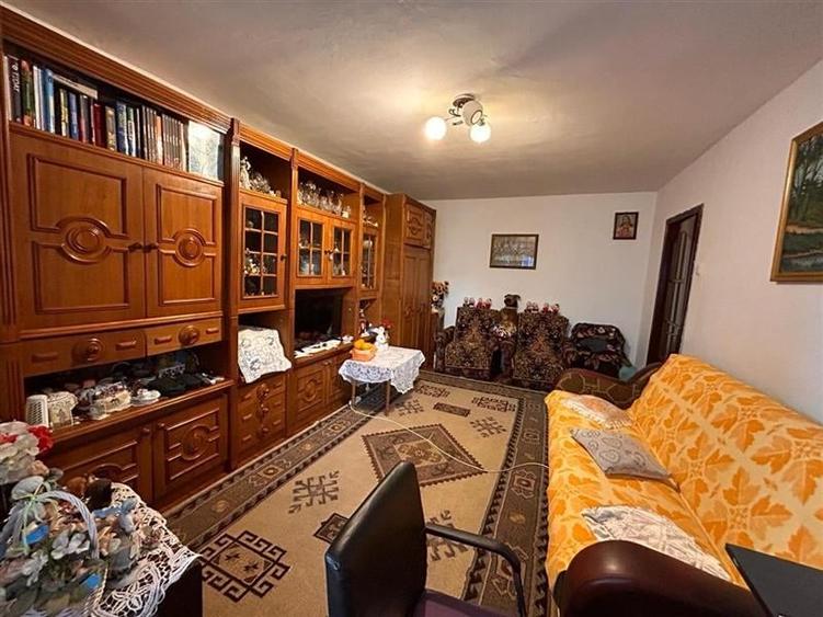 Zona URA - 2 camere decomandate - 2