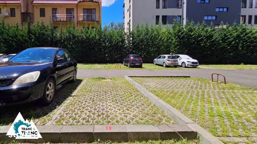 Parcare privata, ingradita, la blocurile Ared din Micalaca - 2